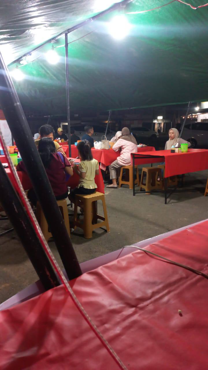 Malam di Outlet – Sop Bang Theo