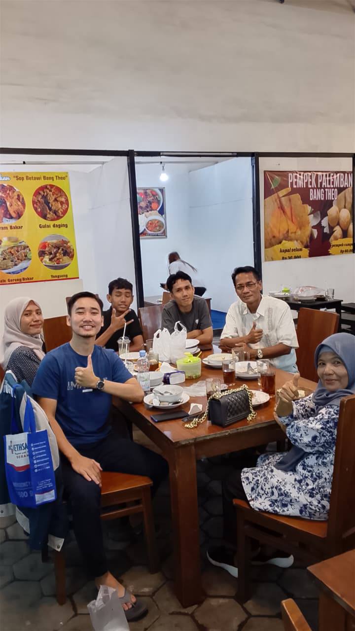 Suasana Outlet Sop Bang Theo - Pelanggan Setia